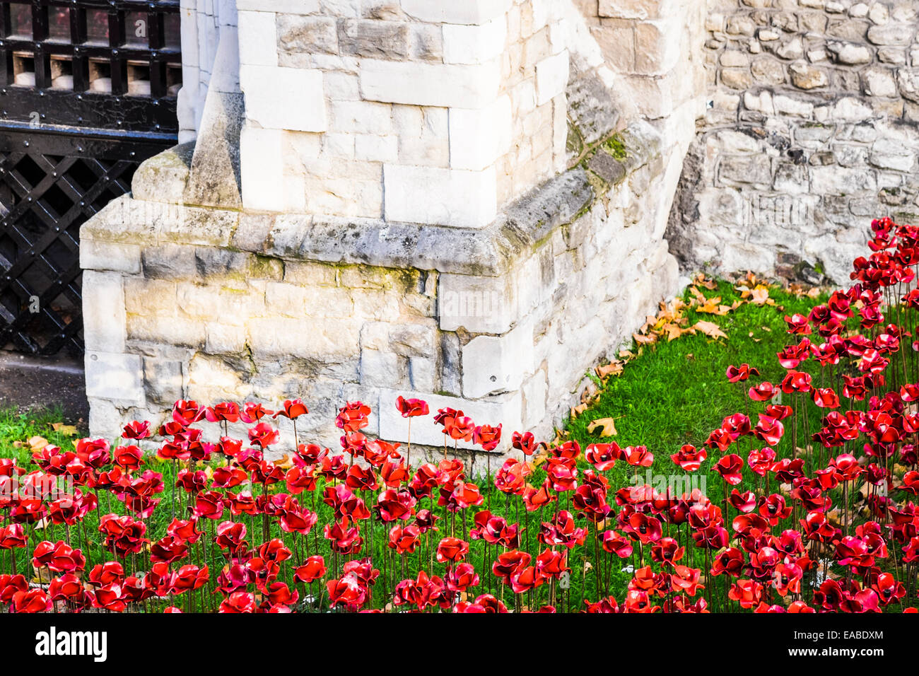 Blut fegte Lands & See rot an der Tower of London Stockfoto