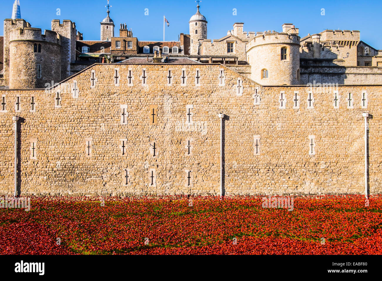 Blut fegte Lands & See rot an der Tower of London Stockfoto