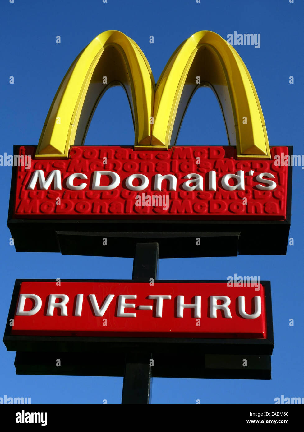 Melden Sie Aussen Mcdonald S Drive Thru Restaurant City Road London Stockfotografie Alamy