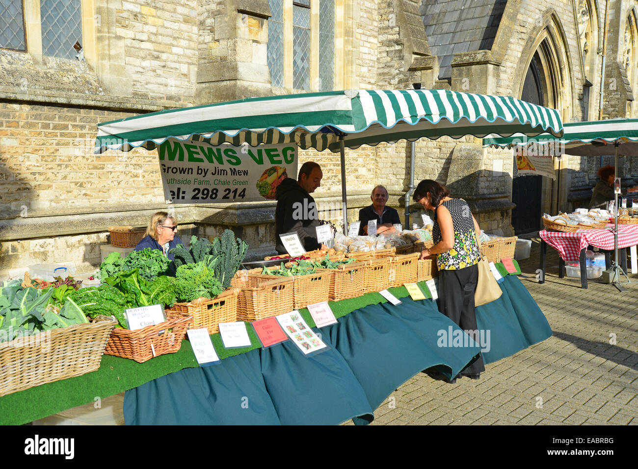 Obst und Gemüse Stall, Bauernmarkt, St Thomas' Square, Newtown, Isle Of Wight, England, Vereinigtes Königreich Stockfoto