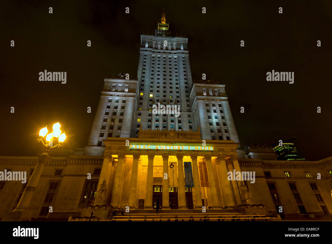 Warschau, Polen - 20. Oktober 2014: Palast der Kultur und Wissenschaft in der Nacht. Warschau, Polen Stockfoto