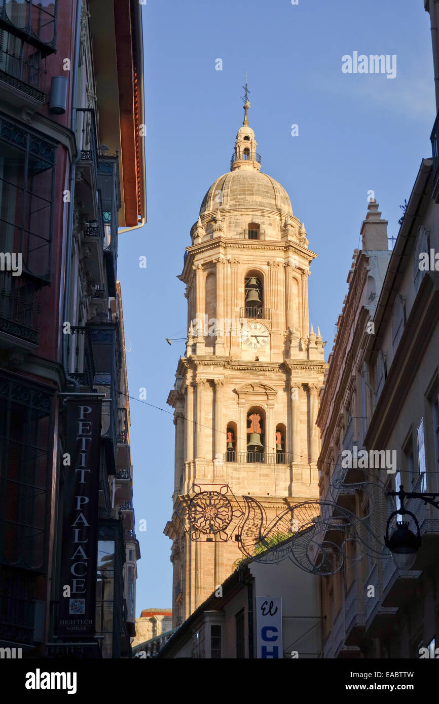 Bell Turm der Kathedrale von Málaga oder Catedral De La Encarnación in Málaga, Andalusien Südspanien. Stockfoto