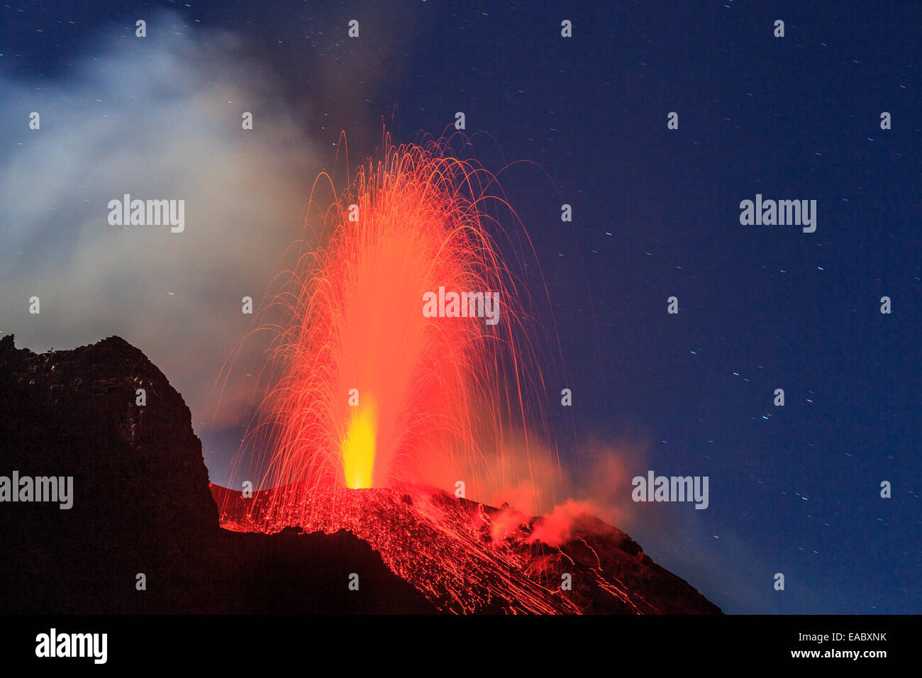 Ausbruch des Vulkans Stromboli Stockfoto
