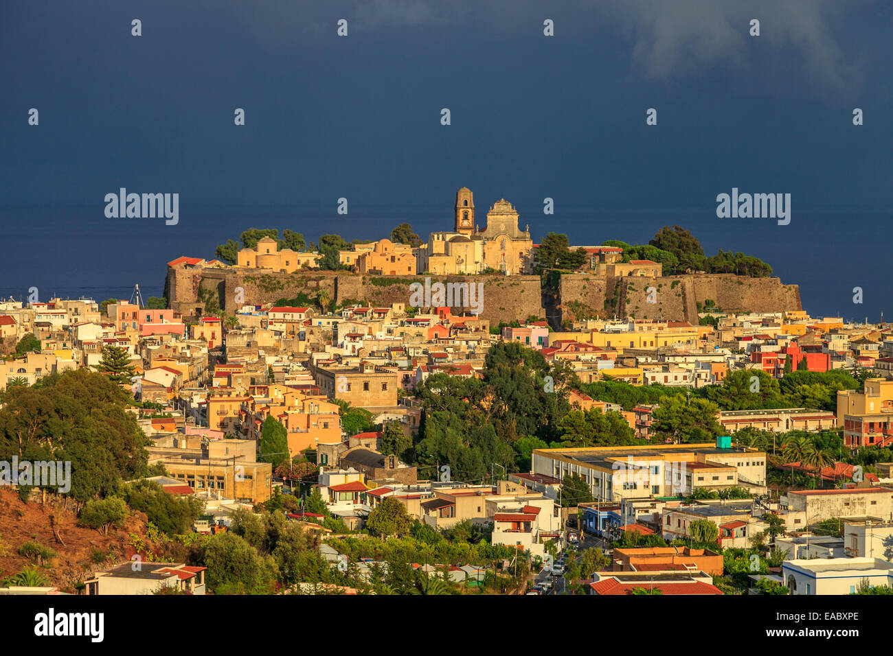 Blick auf die Stadt Lipari Stockfoto
