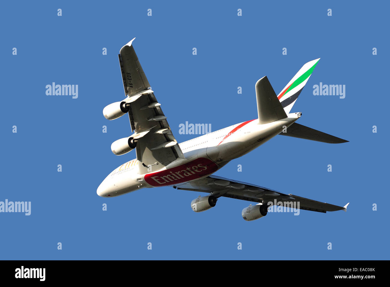 Emirates Airbus A380 abheben von Heathrow Airport, Hounslow, Greater London, England, Vereinigtes Königreich Stockfoto