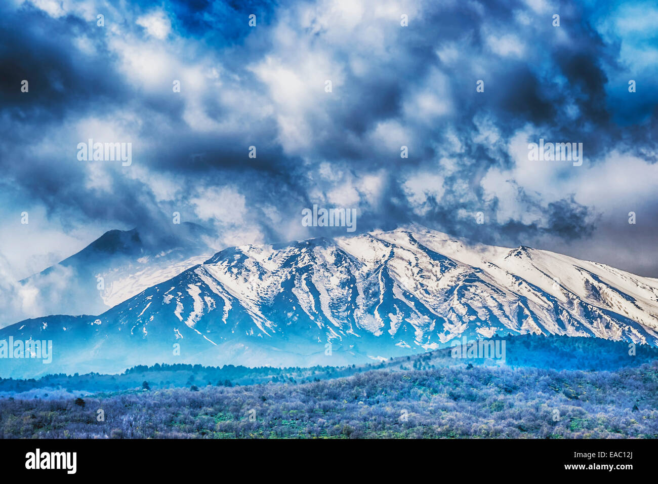 Der Ätna ist mit 3323 m Europas höchste und aktivste Vulkan, Sizilien, Italien, Europa Stockfoto