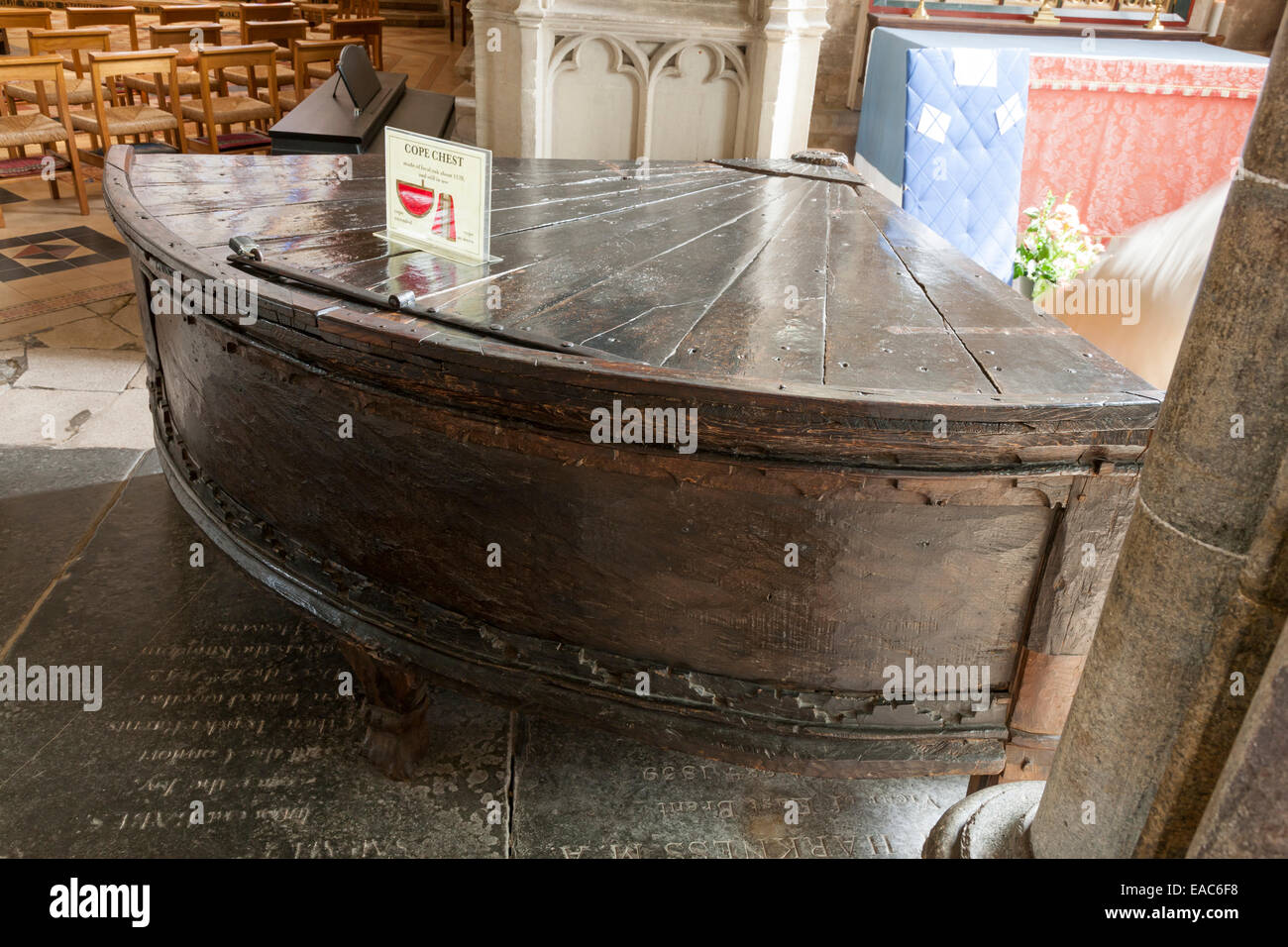 Alten Cope Brust, verwendet für die Speicherung von kirchlichen Gewändern, in der Kathedrale von Wells, Somerset Stockfoto