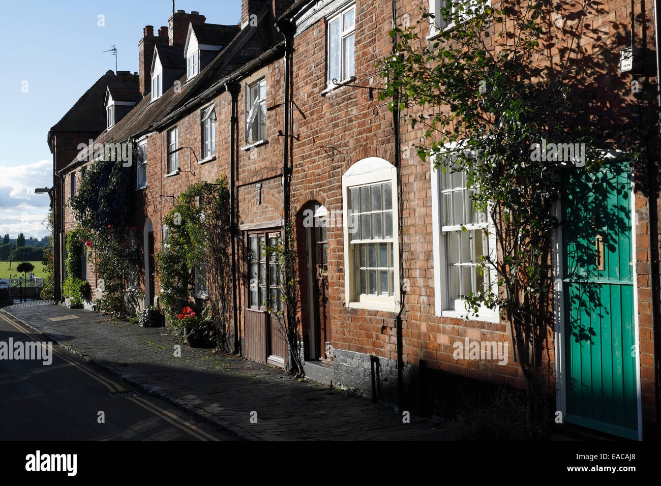 Reihe von malerischen Hütten in Tewkesbury in Gloucestershire England Stockfoto