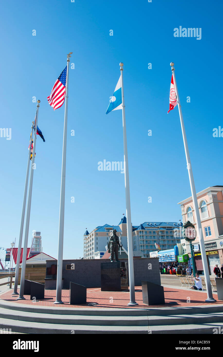 Feuerwehrmann-Denkmal auf der Promenade in Ocean City, Maryland USA Stockfoto
