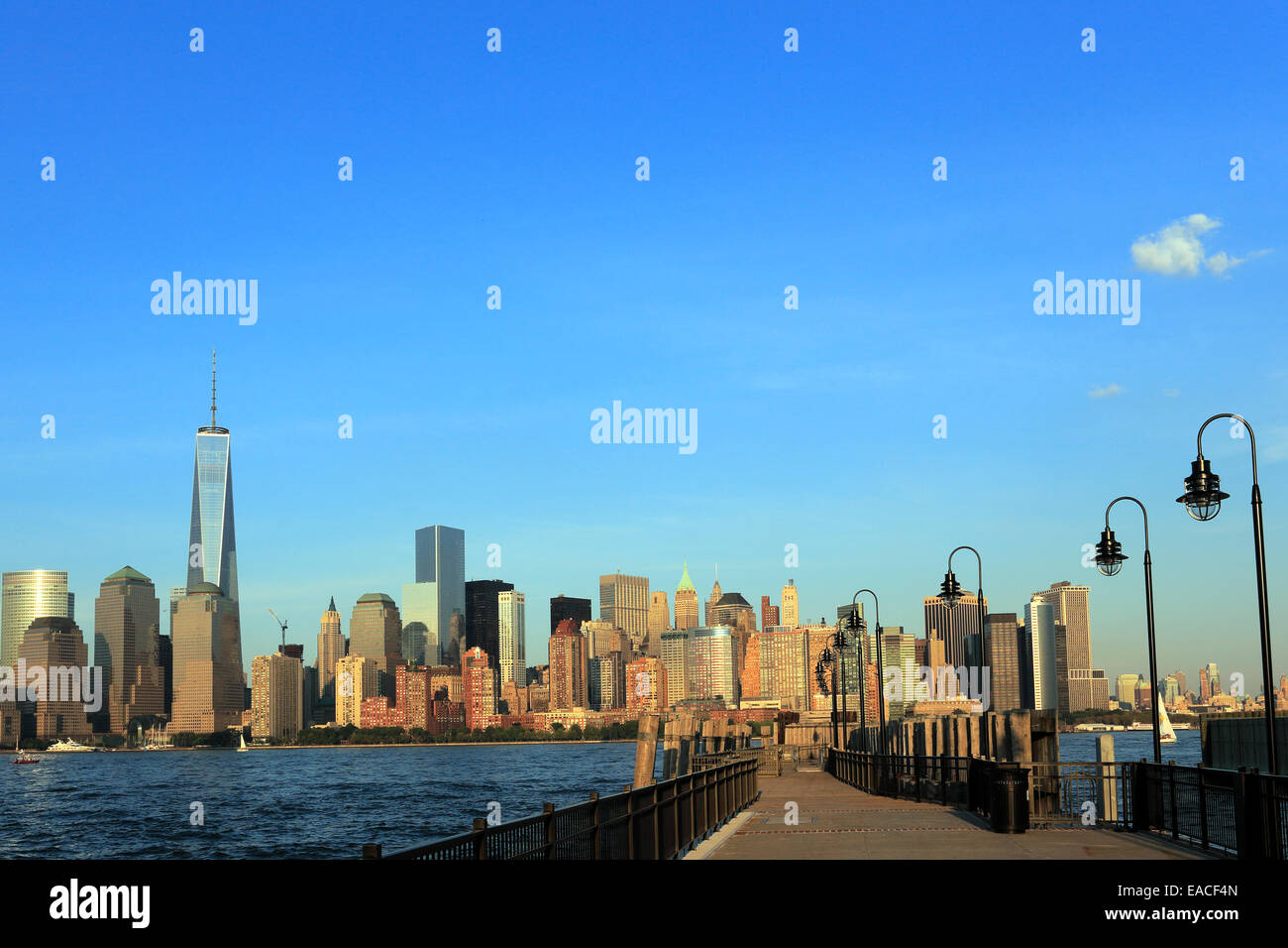 Ansicht des unteren Manhattan und Freedom Tower vom Liberty State Park in Jersey City New Jersey Stockfoto