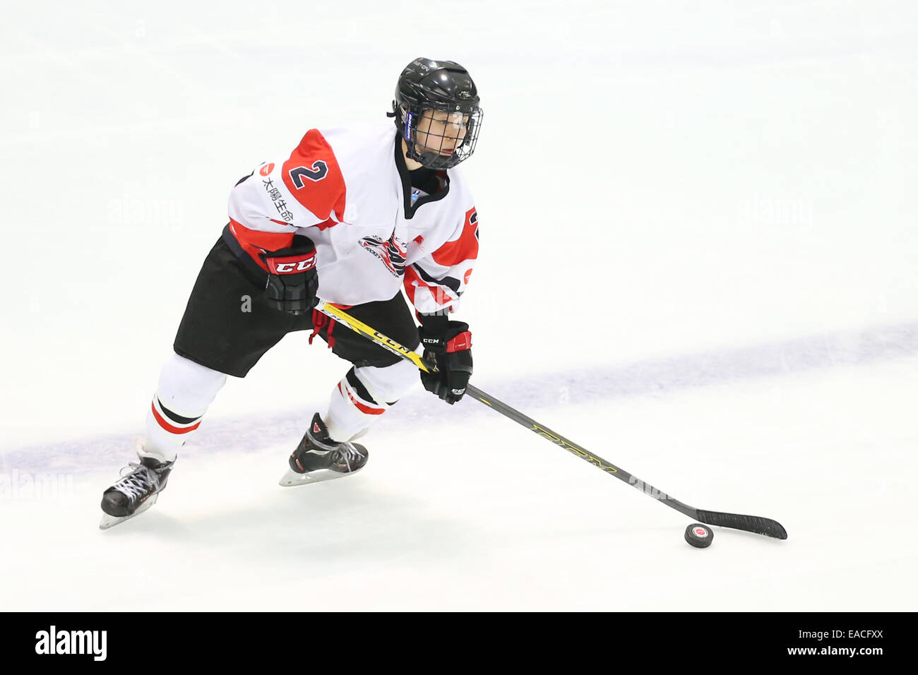 Yokohama, Japan. 11. November 2014. Shiori Koike (JPN) Eishockey: 2015 IIHF Eishockey Womens World Championship Qualifikation Series match zwischen Japan 2: 1 Tschechien im Shin-Yokohama Skate Center in Yokohama, Japan. Bildnachweis: Shingo Ito/AFLO SPORT/Alamy Live-Nachrichten Stockfoto