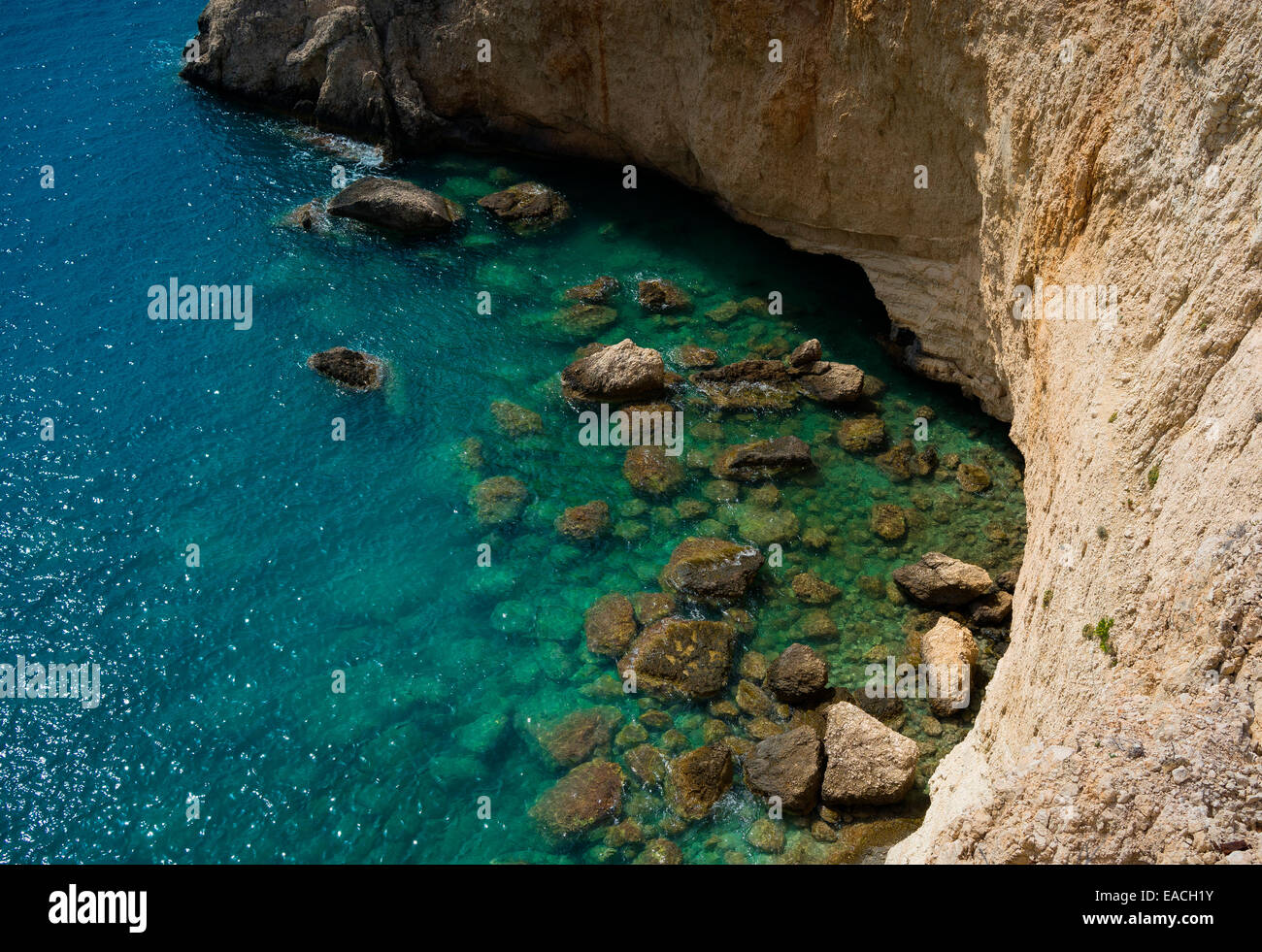 Porto Katsiki (Πόρτο Κατσίκι "Ziege Hafen") auf der Ionischen Insel Lefkada ist ein Strand. Stockfoto