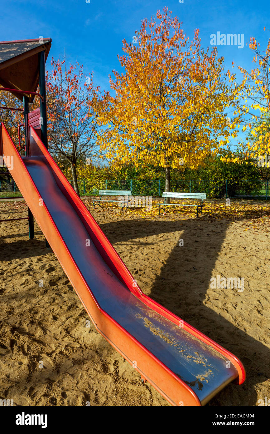 Kinderrutschen-Spielplatz Letna Park Prag Tschechische Republik Rutschgarten Stockfoto