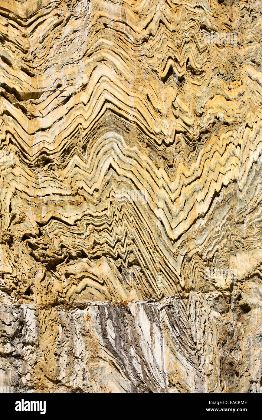Gefaltet metamorphen Felsen im Kings Canyon Nationalpark, Kalifornien, USA Stockfoto
