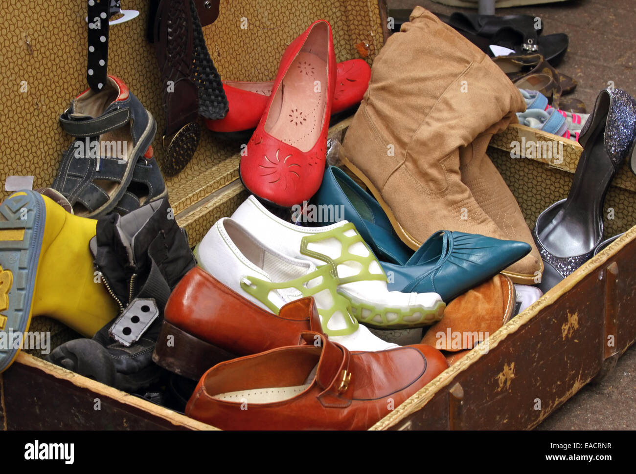 Gebrauchte Alte Schuhe Zu Verkaufen Stockfotos und -bilder Kaufen - Alamy