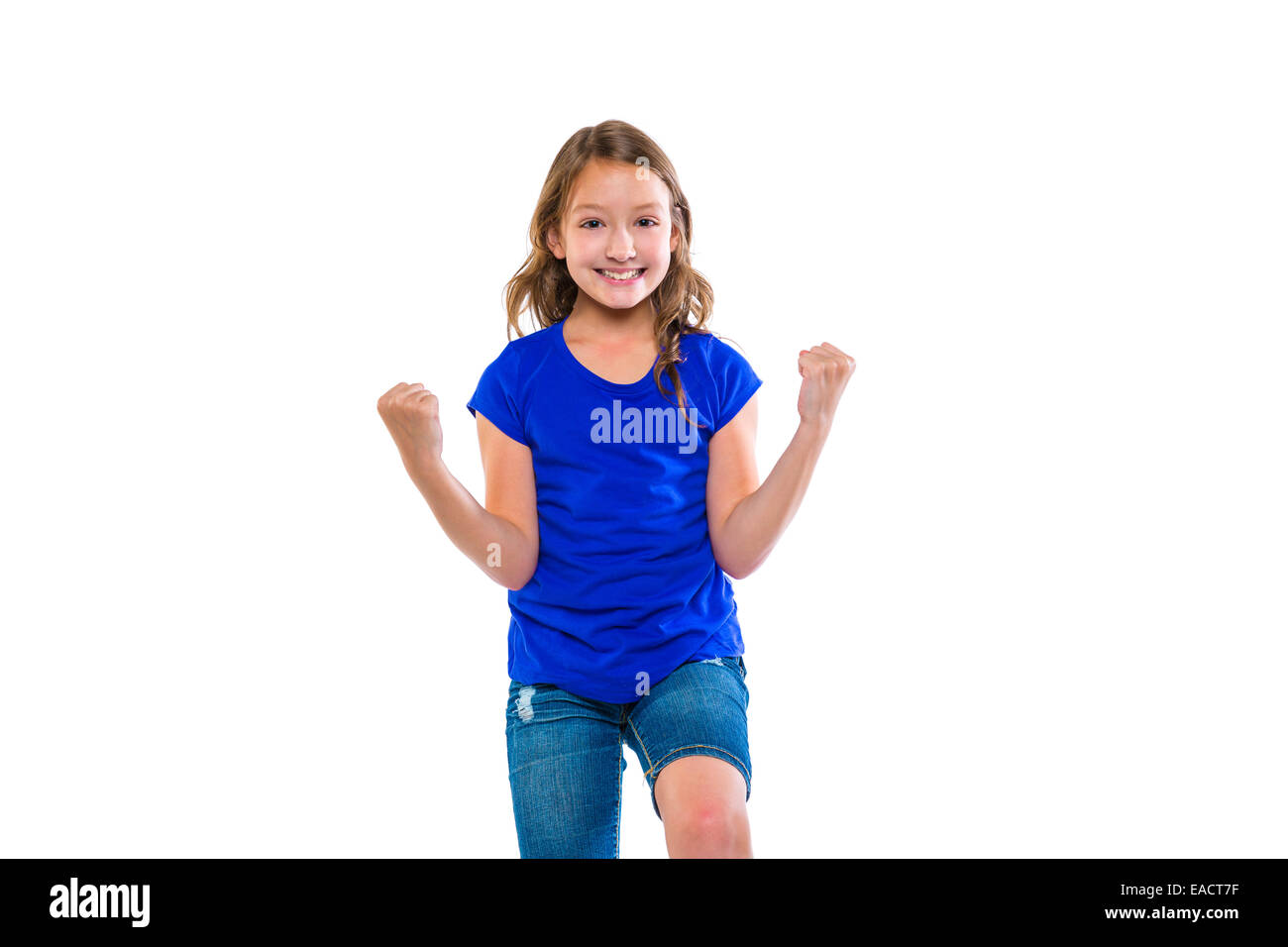 Aufgeregt Gewinner Ausdruck Kind Mädchen Hände Geste Bluejeans auf weißem Hintergrund Stockfoto