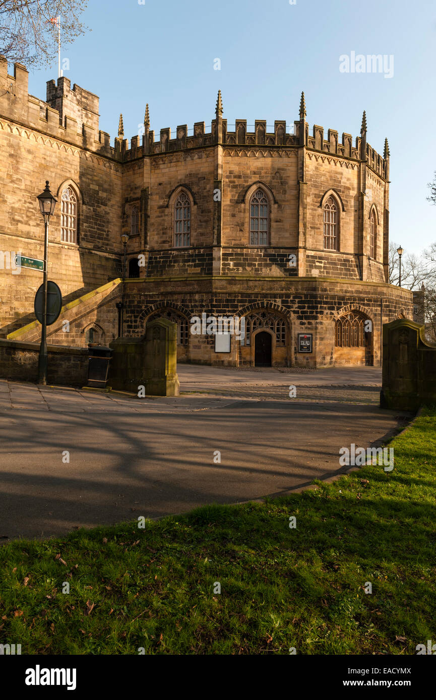 Lancaster Castle, Lancashire, Großbritannien. Außenansicht der Shire Hall Stockfoto