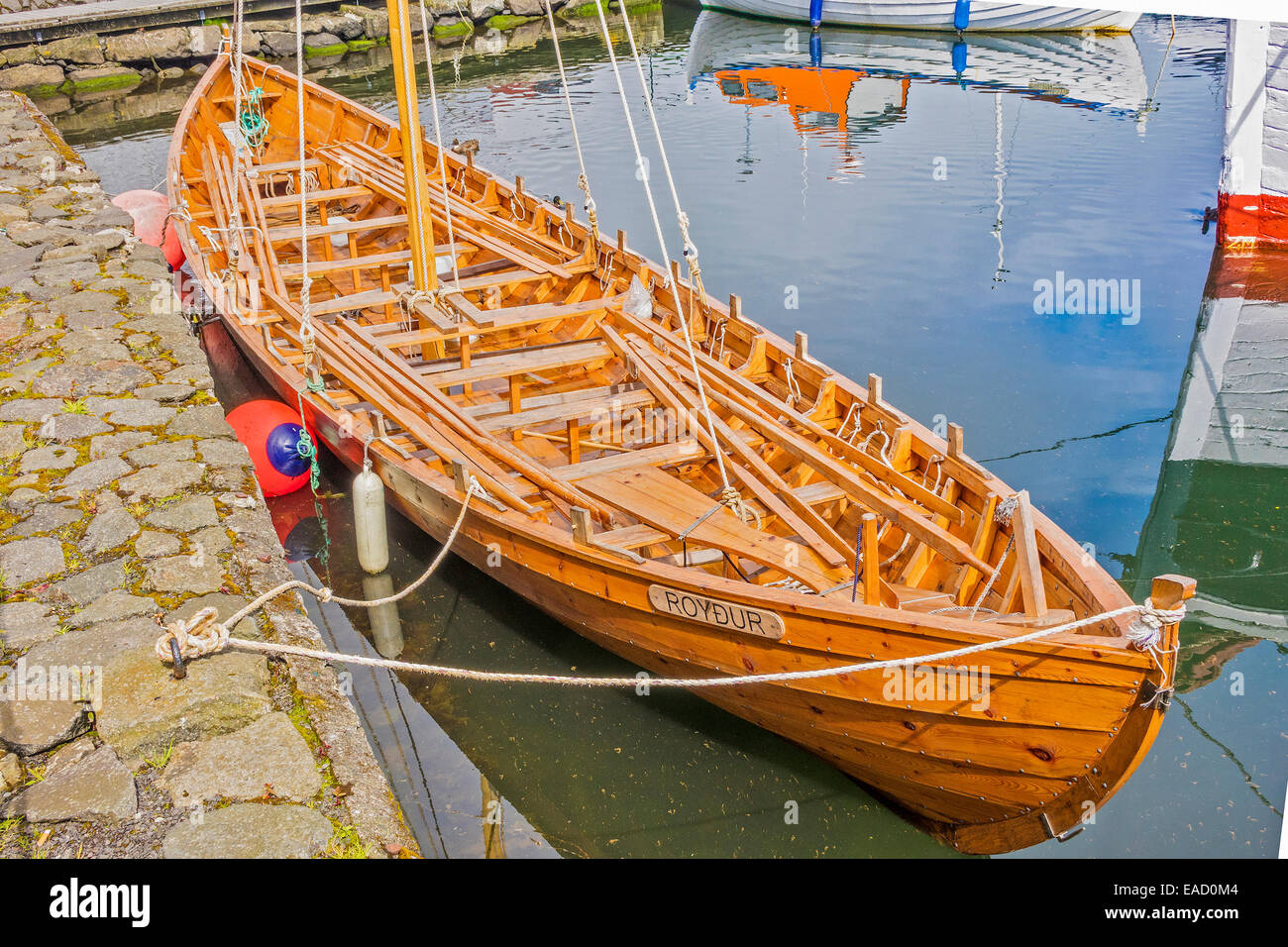 Viking Longboat modernen Hafen Torshavn, Färöer-Inseln Stockfoto