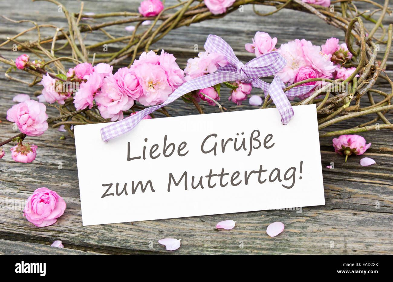 Karte mit pinkfarbenen Blumen mit deutschem Text: Glückwunsch zu Ihrer Ehe Stockfoto