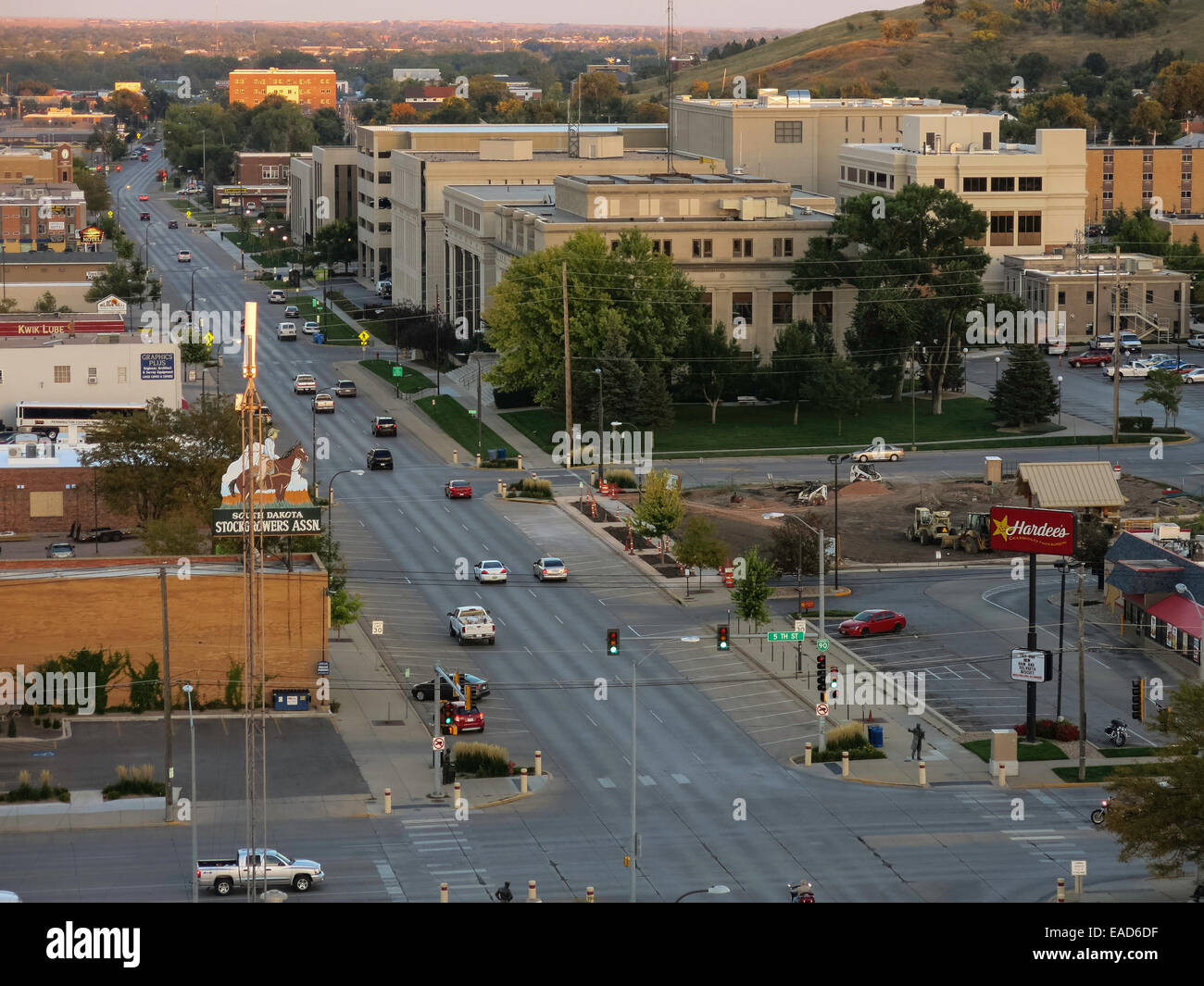 Dachterrasse mit Blick auf die Innenstadt von Hotel Alex Johnson, Rapid City, die Black Hills, SD, USA Stockfoto