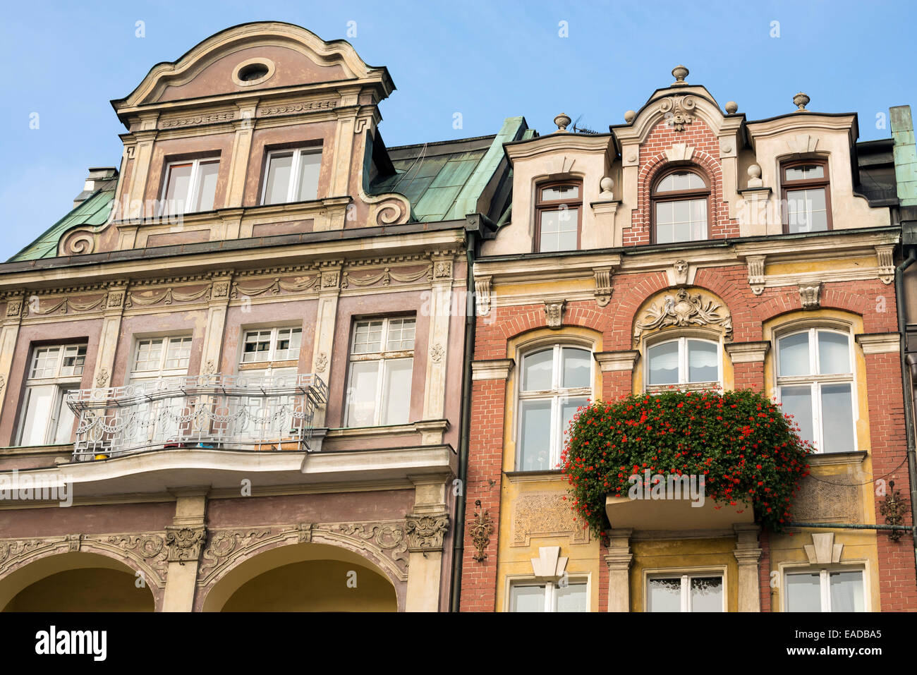 Posen, Polen - 24. Oktober 2014: Renoviert Kaufleute Reihenhäuser auf dem alten Marktplatz in Poznan, Polen Stockfoto