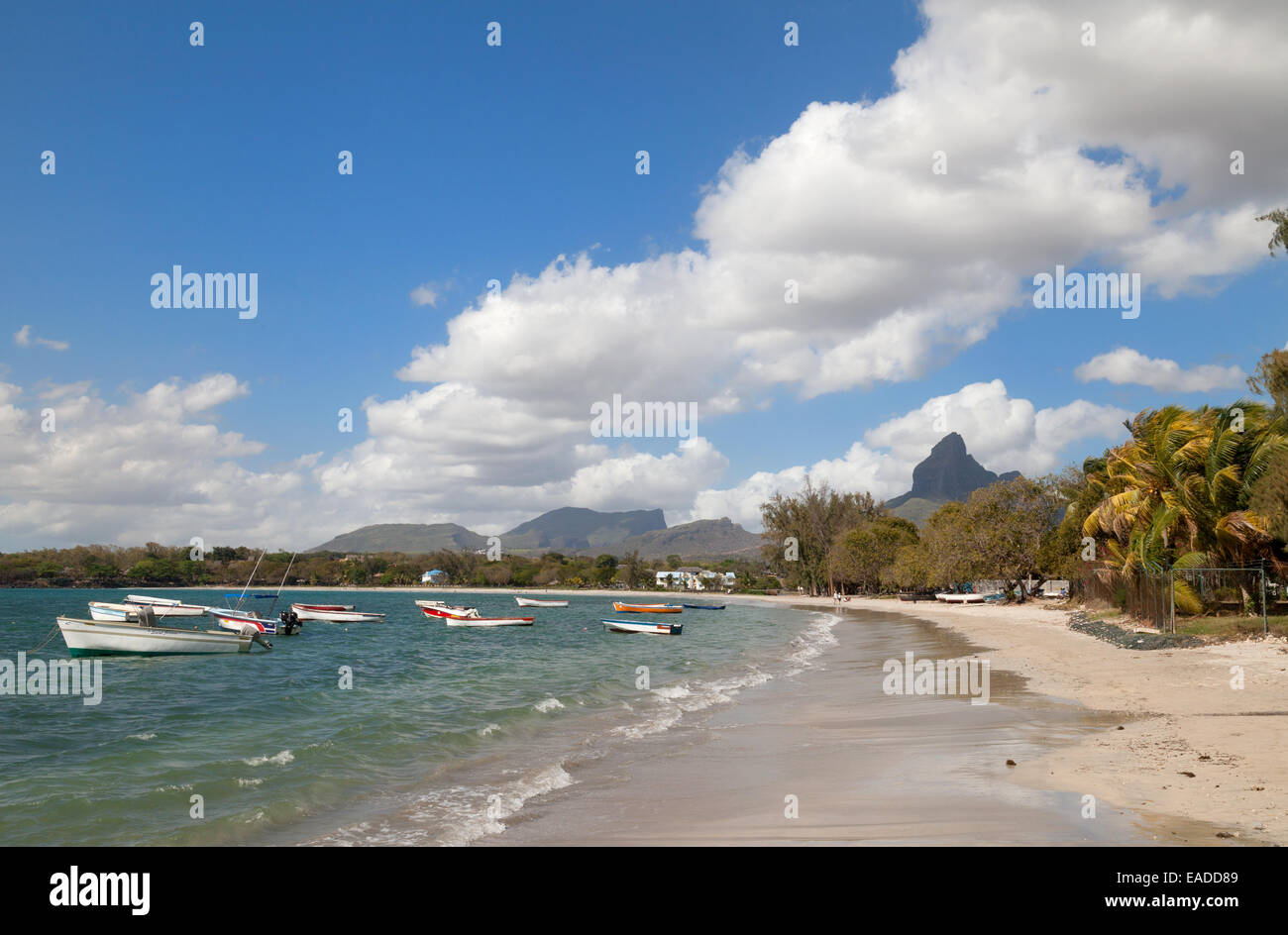 Tamarin Beach und Mount Le Rempart im Hintergrund, Westküste, Mauritius Stockfoto
