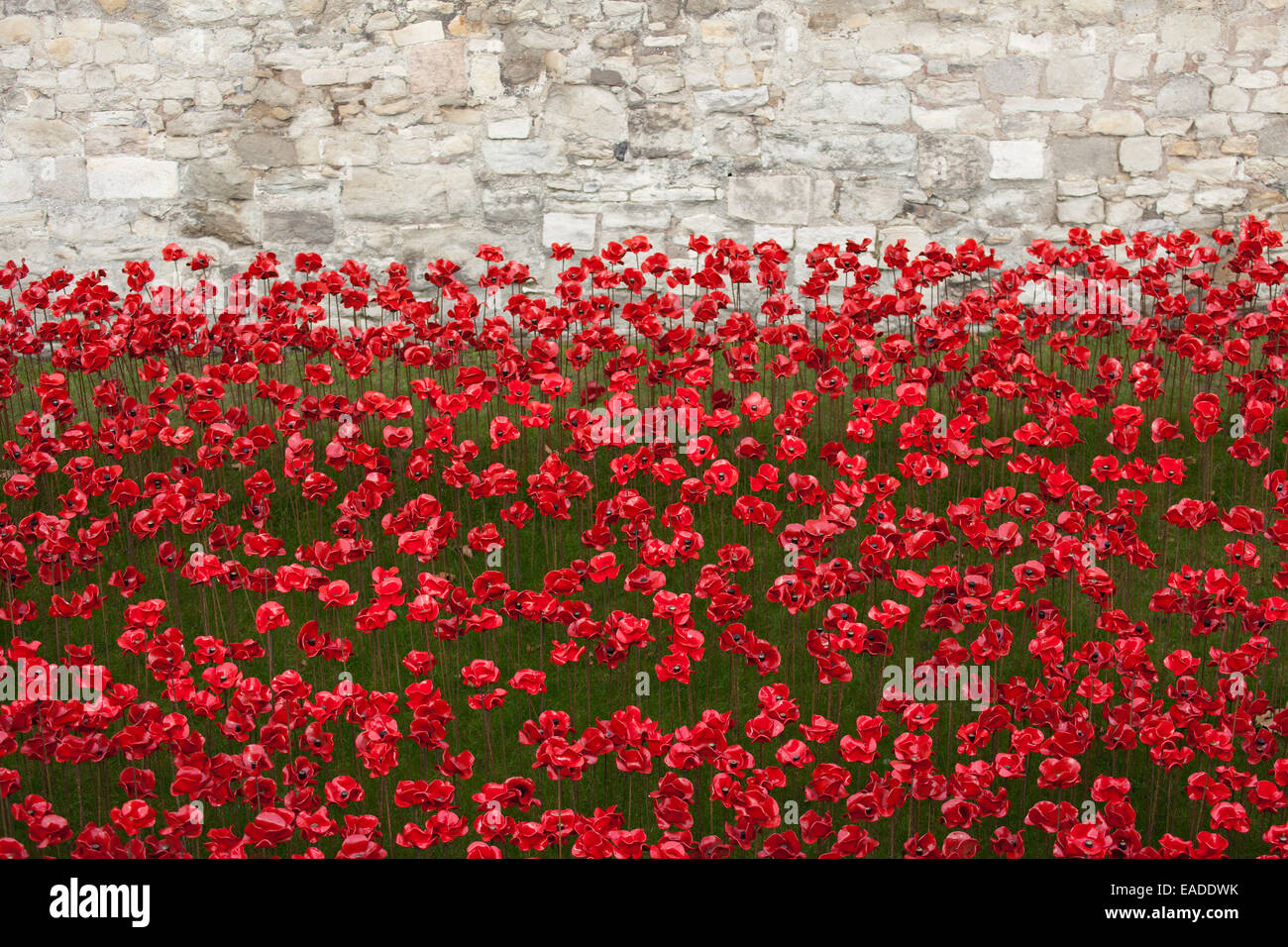 Blut Mehrfrequenzdarstellung Länder und Meere der roten Anzeige an der Tower of London Stockfoto