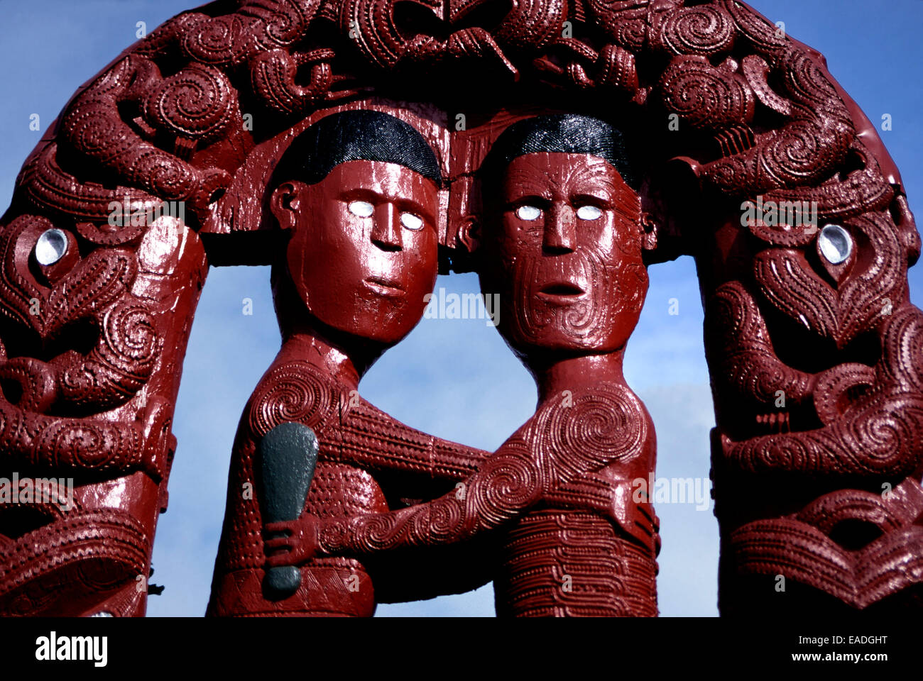 Maori-Schnitzereien, Whakawareewa Thermal Village, North Island, Neuseeland Stockfoto