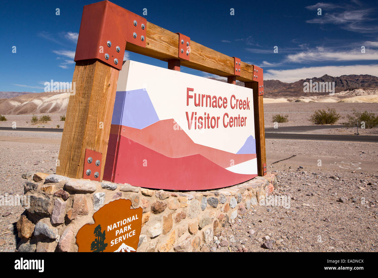 Die Furnace Creek Visitor Centre im Death Valley. Death Valley ist der niedrigsten, heißesten und trockensten Ort in den USA, mit einem Durchschnitt Stockfoto