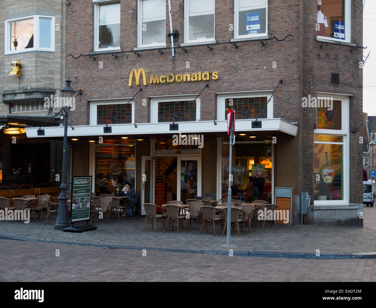 Außenansicht des McDonald's-Restaurant befindet sich in Maastricht, Niederlande, Europa Stockfoto