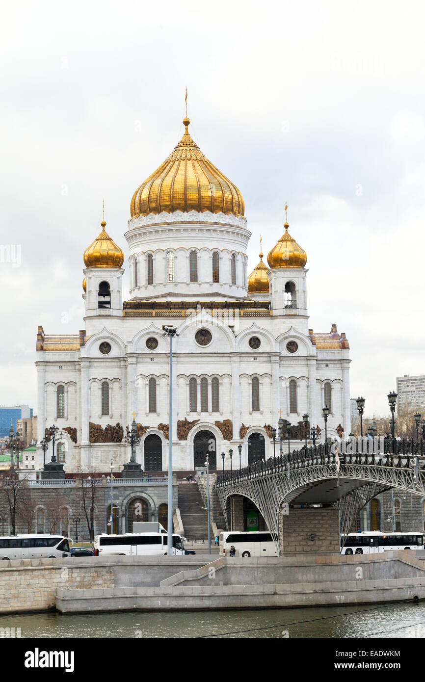 Prechistenskaya Damm und Kathedrale von Christus dem Erlöser, Moskau im Herbst Tag Stockfoto