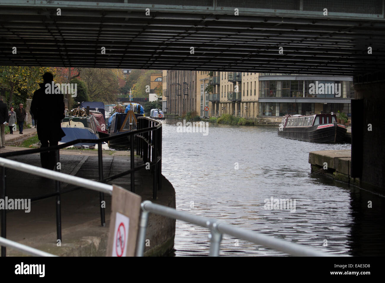 Maiden Lane Brücke York Weg Kings Cross, mit Regents Canal und Grand union Leinpfad Stockfoto