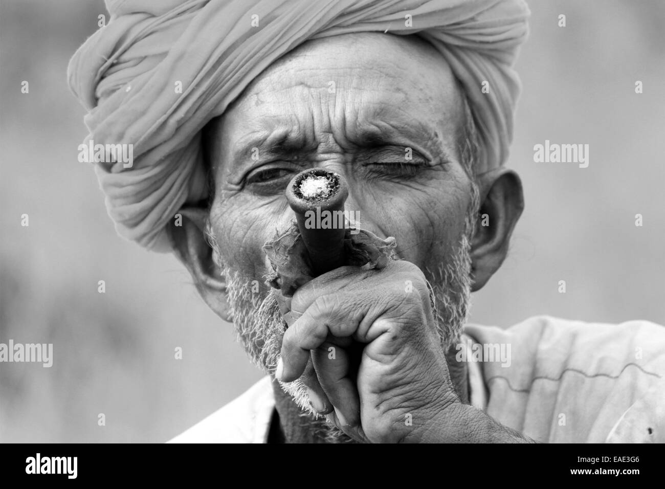 Turban, indische, Männlich, Alter Mann, Dorfbewohner, Schnurrbart, Bart in Pushkar, Rajasthan, Indien. Stockfoto