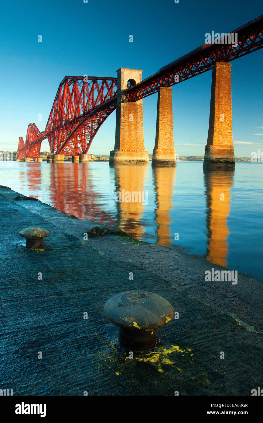 Die Forth Road Bridge und den Firth of Forth von Hawes Pier, Queensferry, Lothian Stockfoto