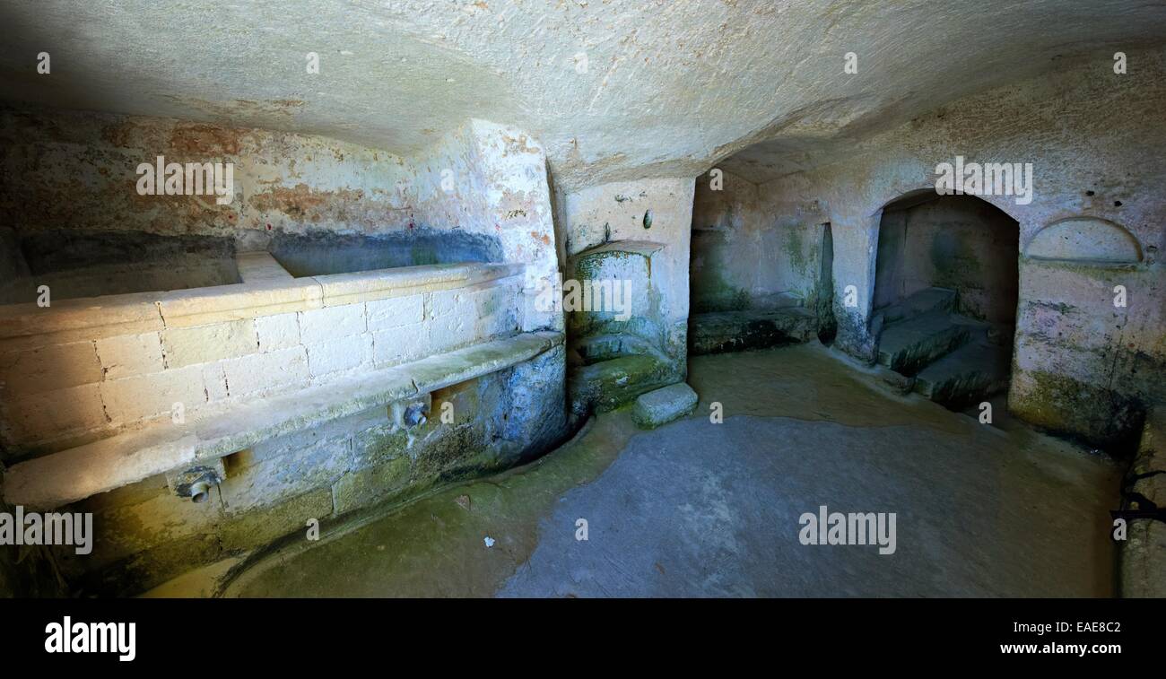 Einrichtung eines alten Höhlenbehausungen, wie Sassi, Sassi di Matera, Matera, Basilikata, Italien Stockfoto