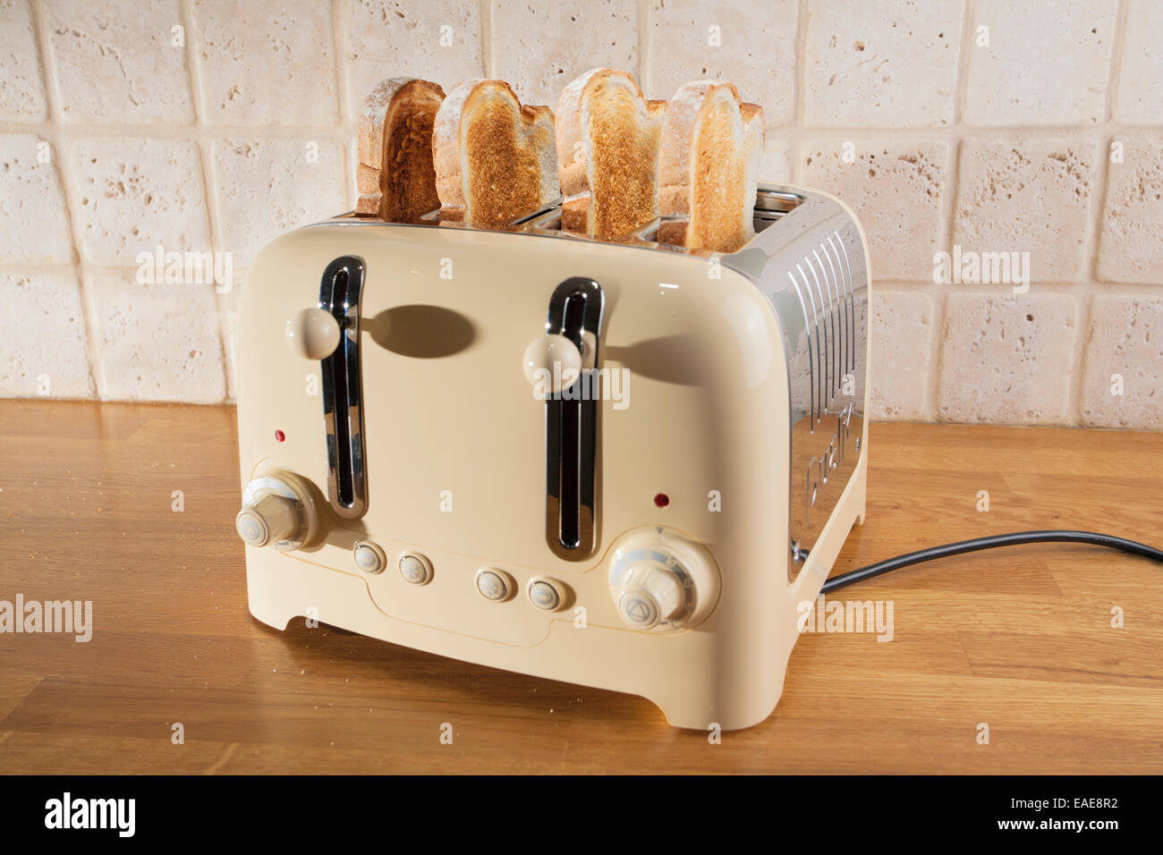 4 Scheiben Toaster und Toast. Stockfoto