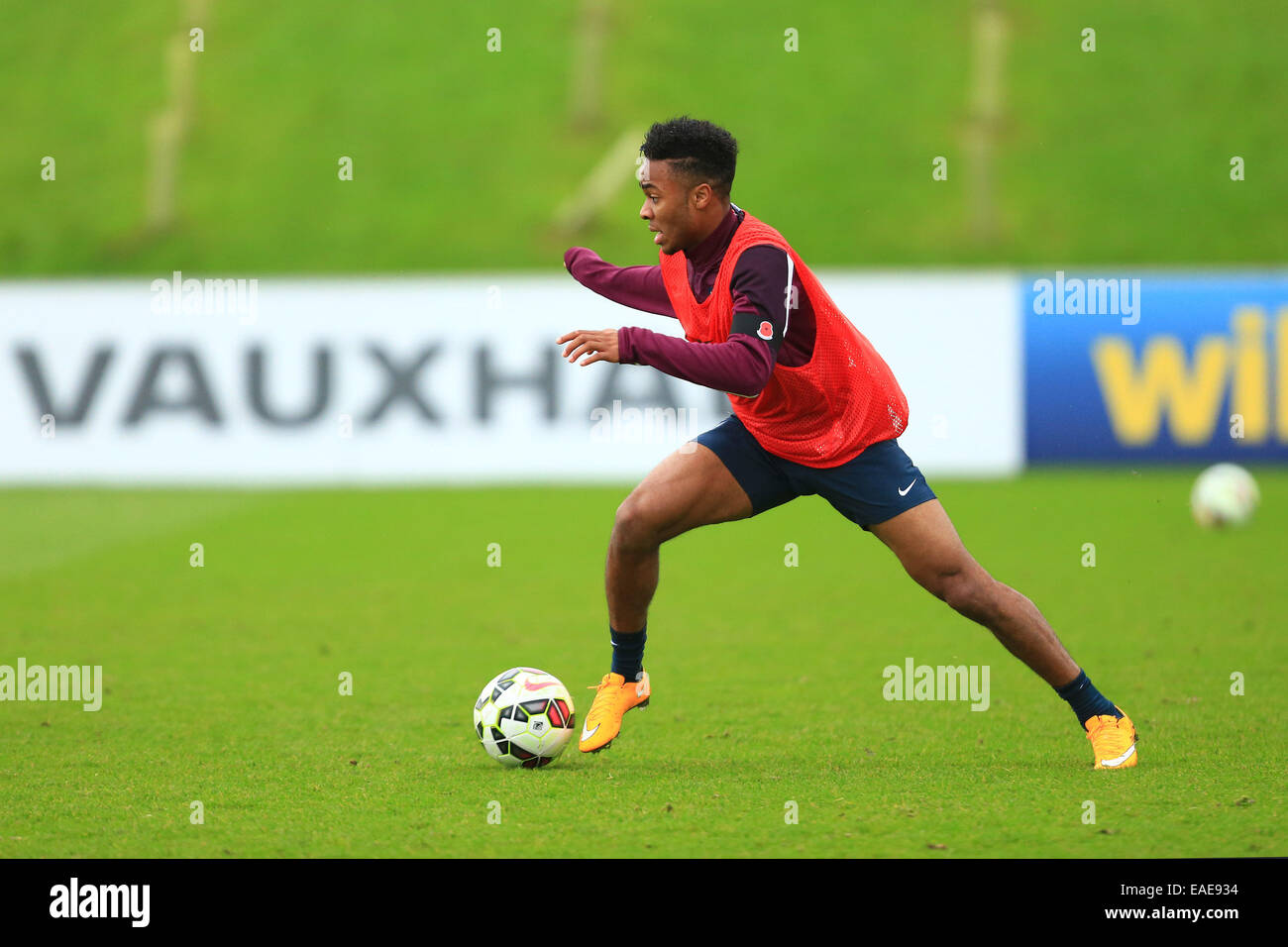 Burton-nach-Trent, Großbritannien. 11. November 2014. Raheem Sterling von England - England Training & Pressekonferenz - UEFA Euro 2016 qualifizieren - St.-Georgs Park - Burton-nach-Trent - 11.11.2014. Bildnachweis: Cal Sport Media/Alamy Live-Nachrichten Stockfoto