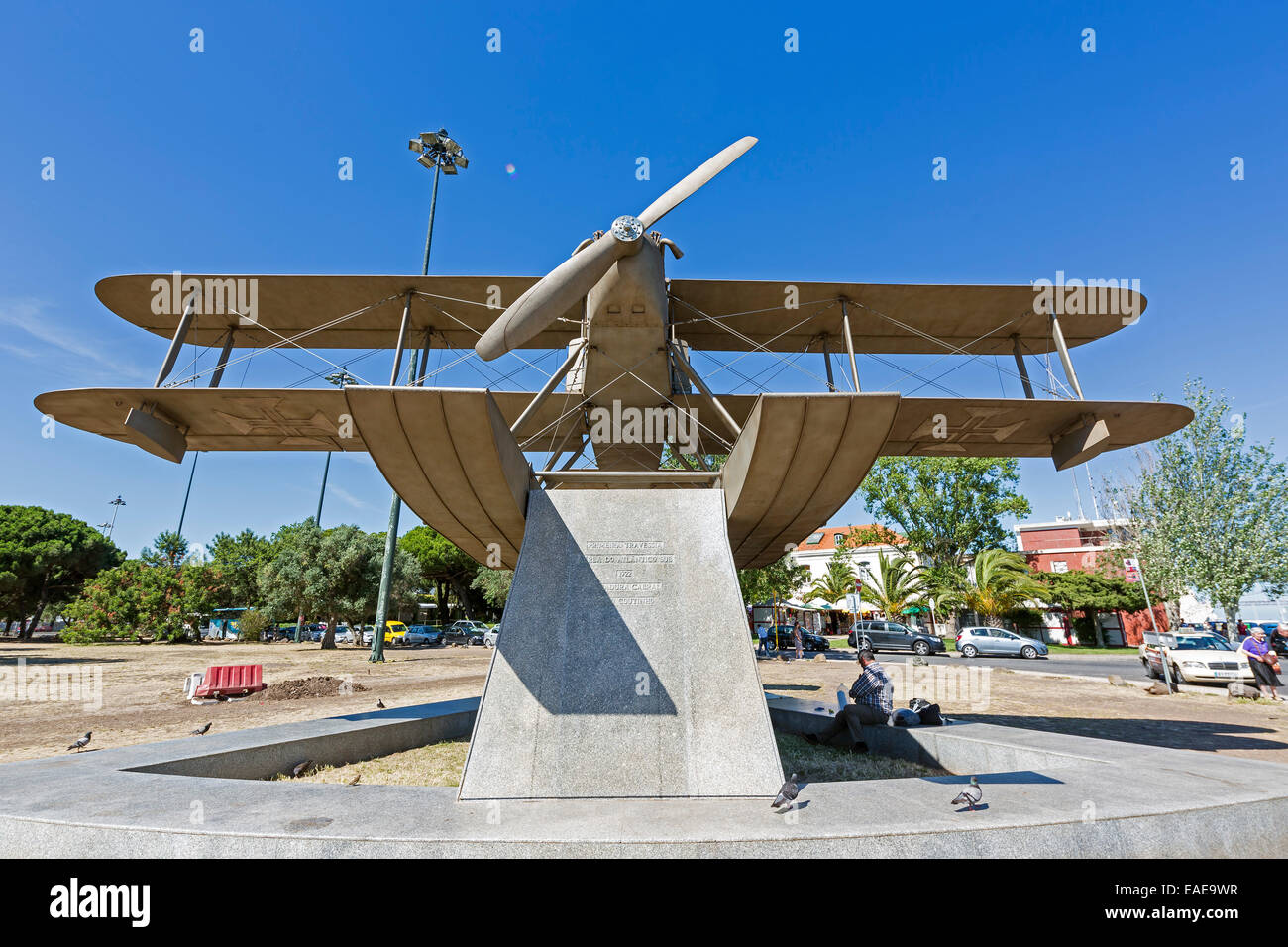 Denkmal mit dem Wasserflugzeug Santa Cruz, mit denen Sacadura Cabral und Gago Coutinho die ersten Südatlantik Antenne abgeschlossen Stockfoto