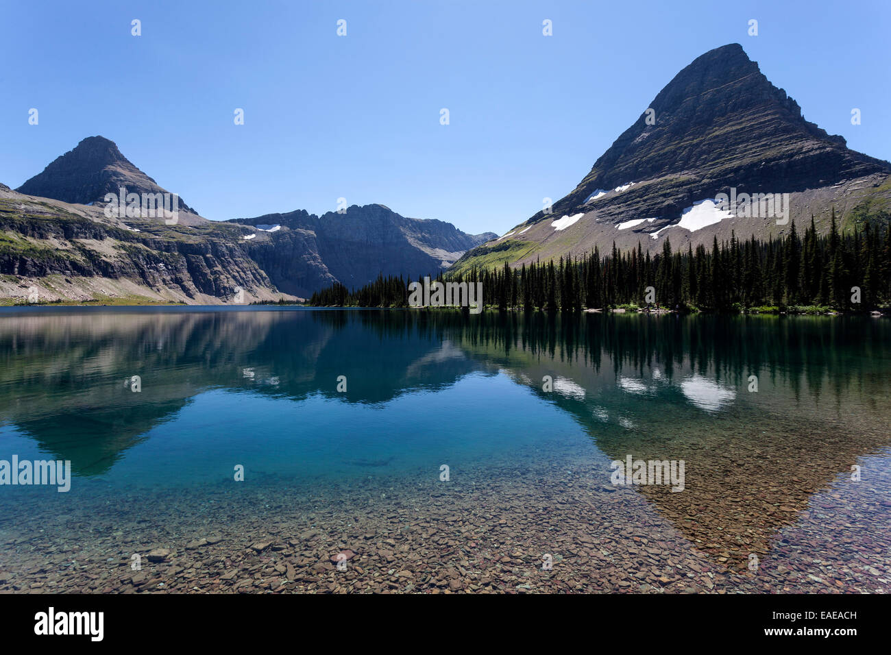 Versteckten See mit Reynolds Mountains und Bearhat, Glacier National Park, Montana, Vereinigte Staaten von Amerika Stockfoto