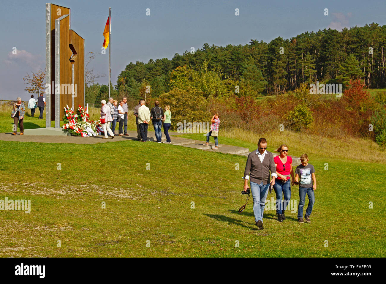 Zeigen Sie Alpha-Denkmal, Anzahl der Besucher am Tag der deutschen Einheit auf 03.10.2014. Point Alpha ist eine Erinnerung, Gedenk- und treffen zeigen, etwas außerhalb von Geisa der ehemaligen deutschen inländischen Grenze, Geisa, Bezirk von Wartburg, Thüringen, Deutschland Stockfoto