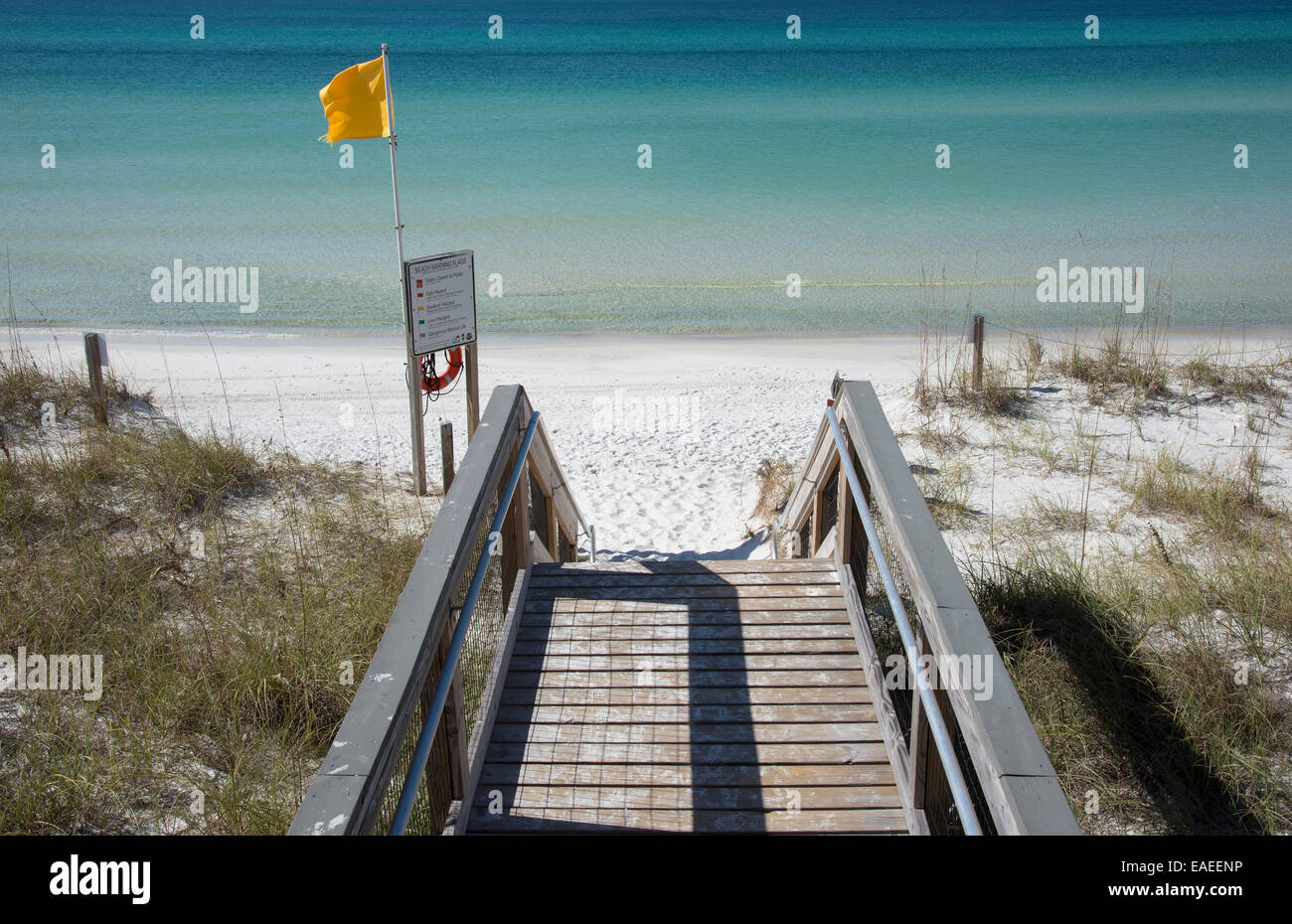 Gelbe Gefahr Flagge am Strand von Florida Gulf Coast USA Stockfoto