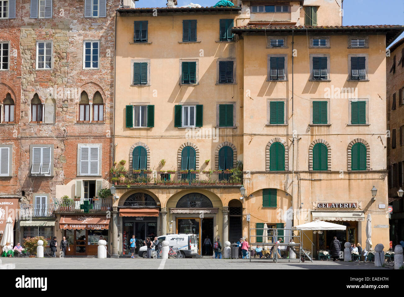 Lucca, Toskana, Italien - 16. April 2008: traditionelle toskanische Architektur in Piazza San Michelle in der Stadt von Lucca, Italien. Thi Stockfoto