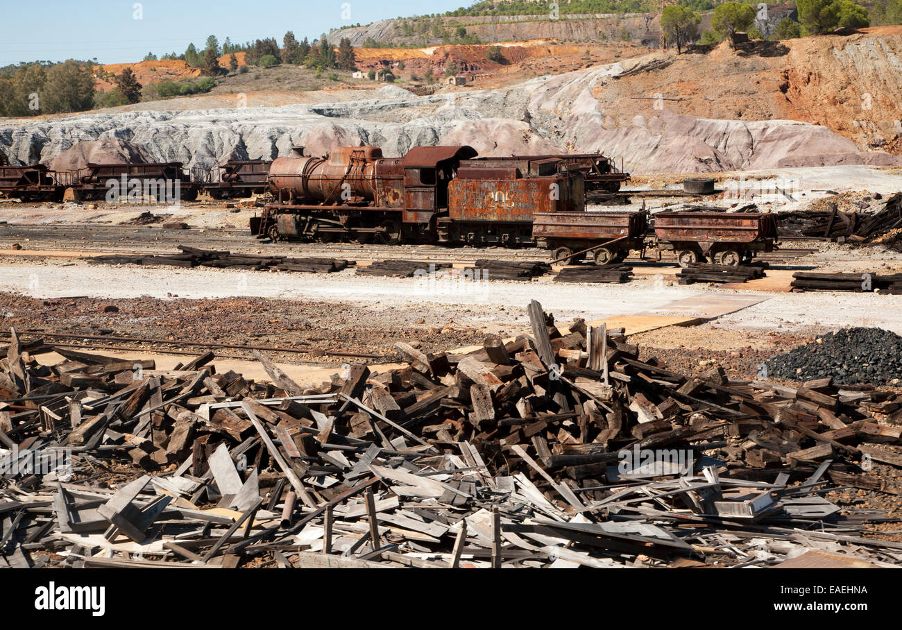 Alte rostige aufgegeben Dampfzug in die Rio Tinto Bergbau Bereich, Minas de Riotinto, Provinz Huelva, Spanien Stockfoto