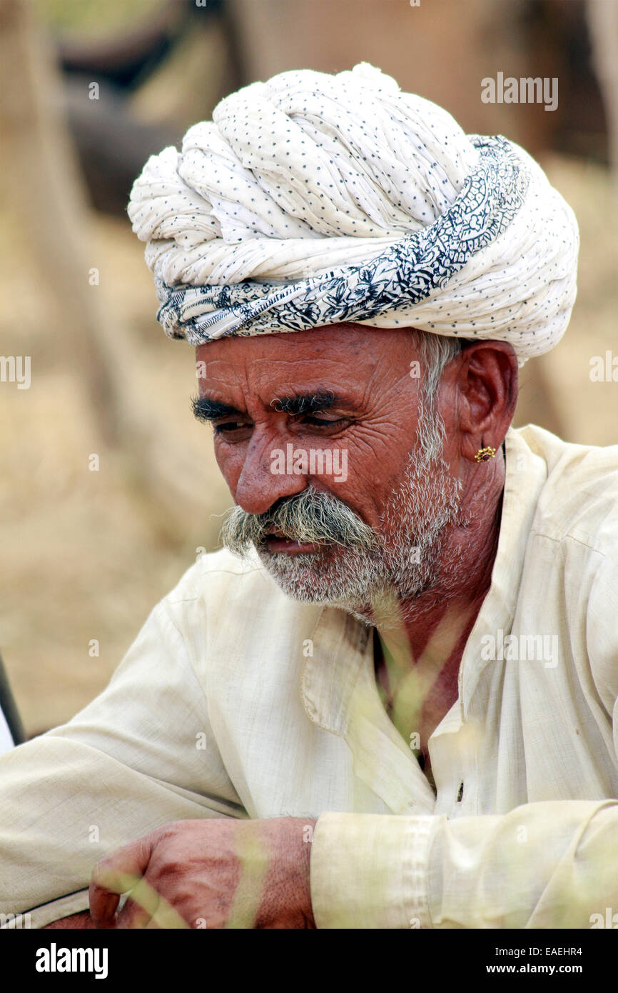 Turban, indische, Männlich, Alter Mann, Dorfbewohner, Schnurrbart, Bart in Pushkar, Rajasthan, Indien. Stockfoto