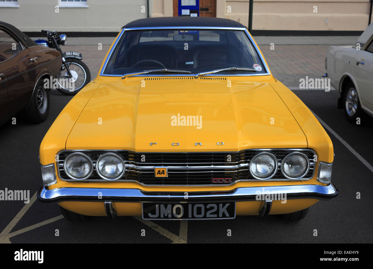 Markieren Sie drei Ford Cortina GXL gelb. Stockfoto