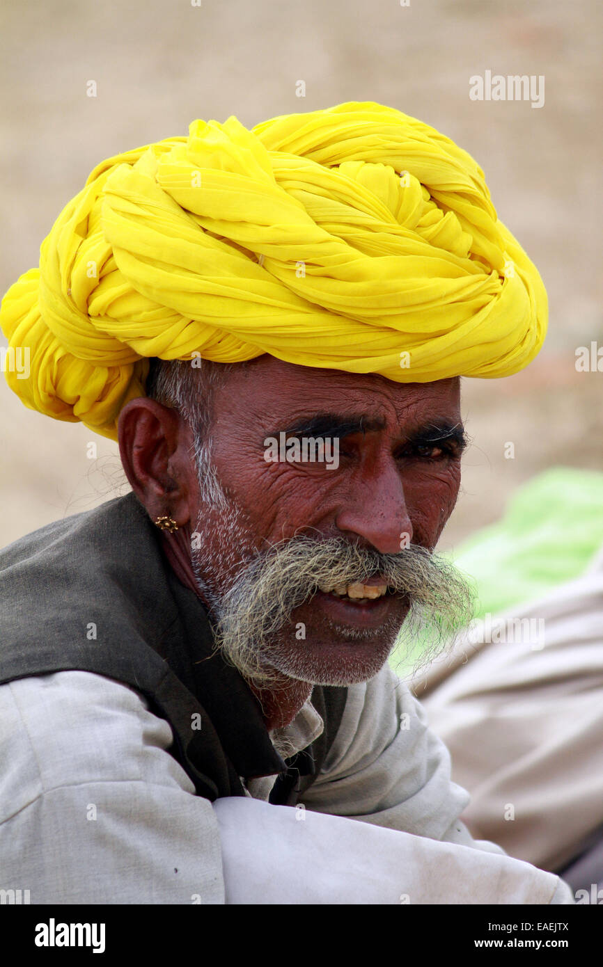 Turban, indische, Männlich, Alter Mann, Dorfbewohner, Schnurrbart, Bart in Pushkar, Rajasthan, Indien. Stockfoto
