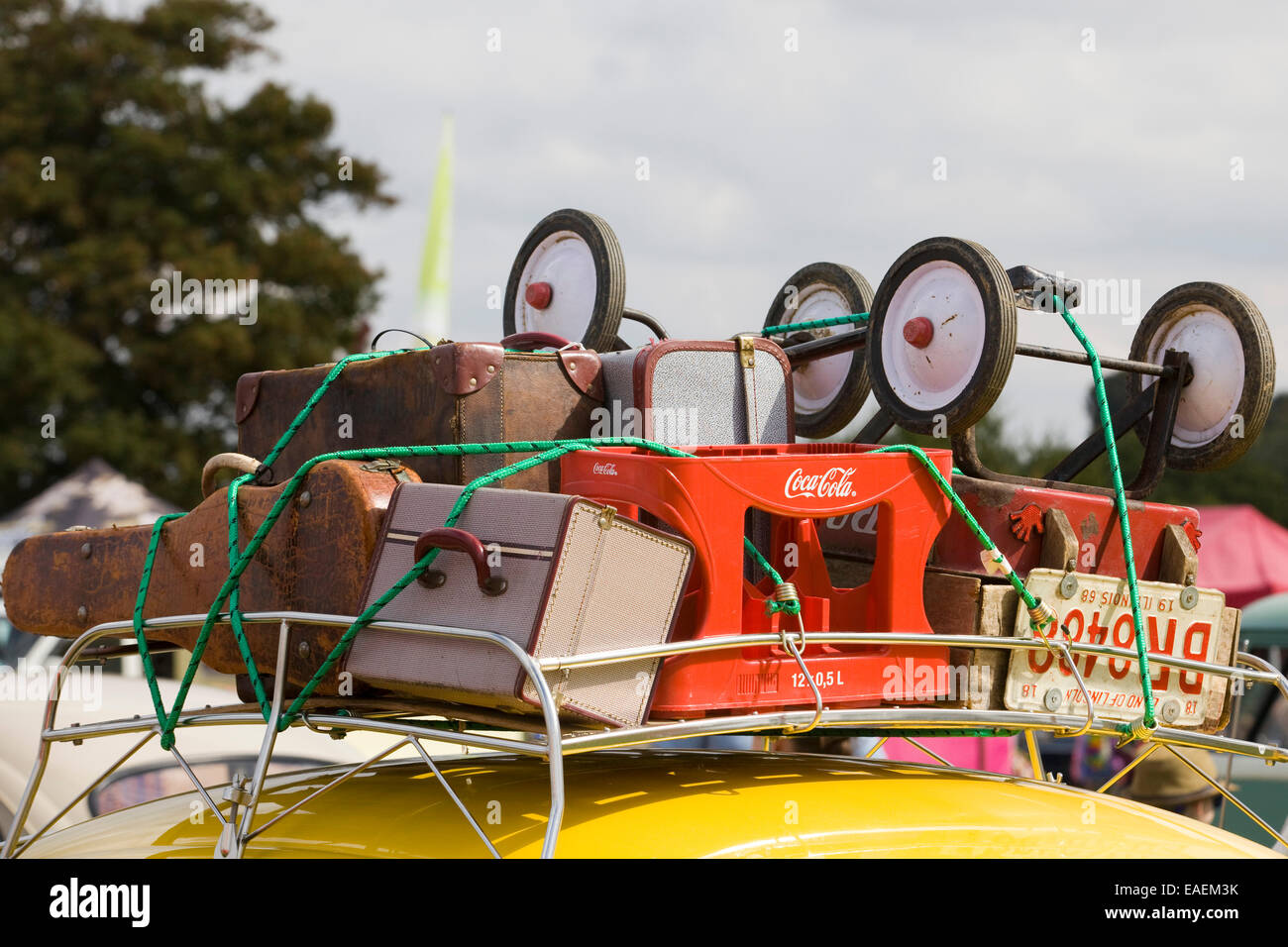 Ratte-Stil VW Käfer mit Dachgepäckträger voller Sachen Stockfoto