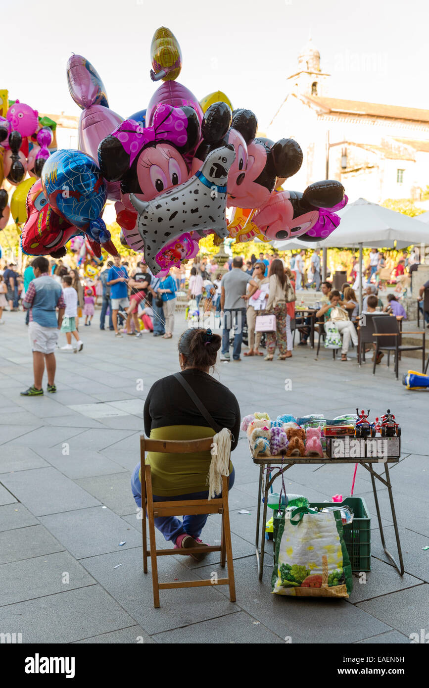 PONTEVEDRA, Spanien - 5. September 2014: Ballon Hausierer in einem Quadrat verpackt während der "Feira Franca" ein jährliches festival Stockfoto