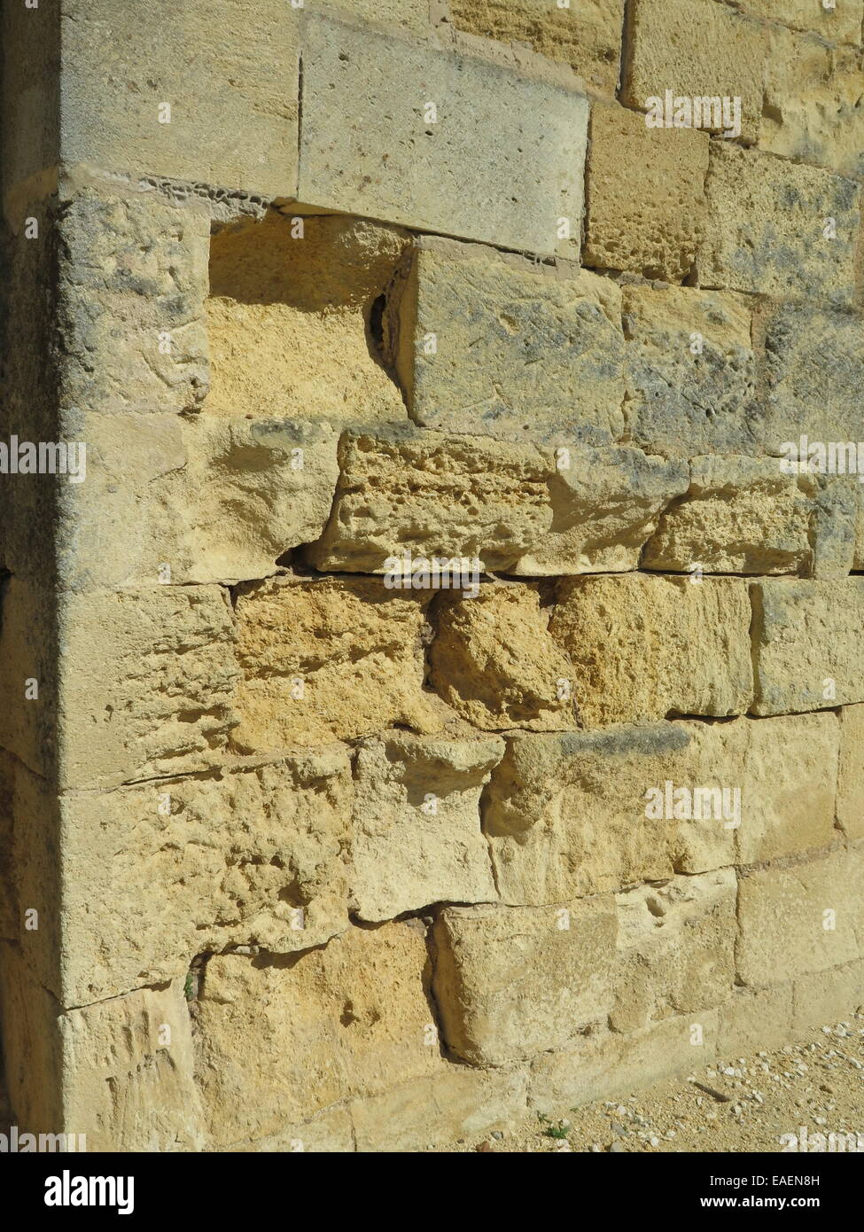 Alten Kalksteinwand mit Verwitterung und Verschmutzung-Effekt Stockfoto