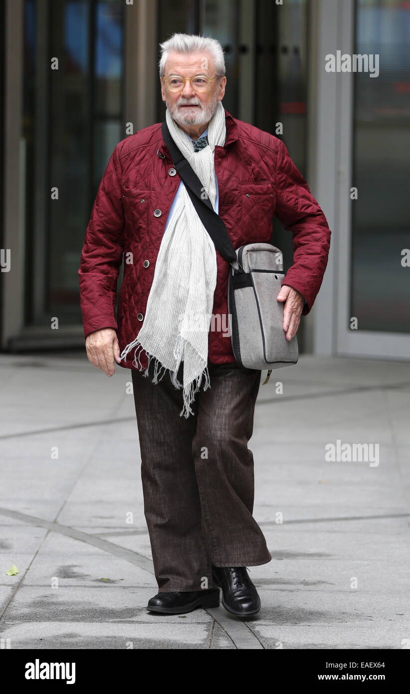 James Galway und seine Frau, Lady Jeanne Galway an BBC Broadcasting House Featuring: James Galway wo: London, Vereinigtes Königreich bei: 11. Mai 2014 Stockfoto